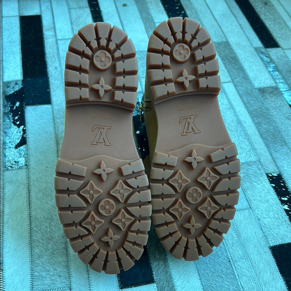 Louis Vuitton x Timberland Tan and Brown Men’s Boots (Limited Edition) - Picture 9 of 11